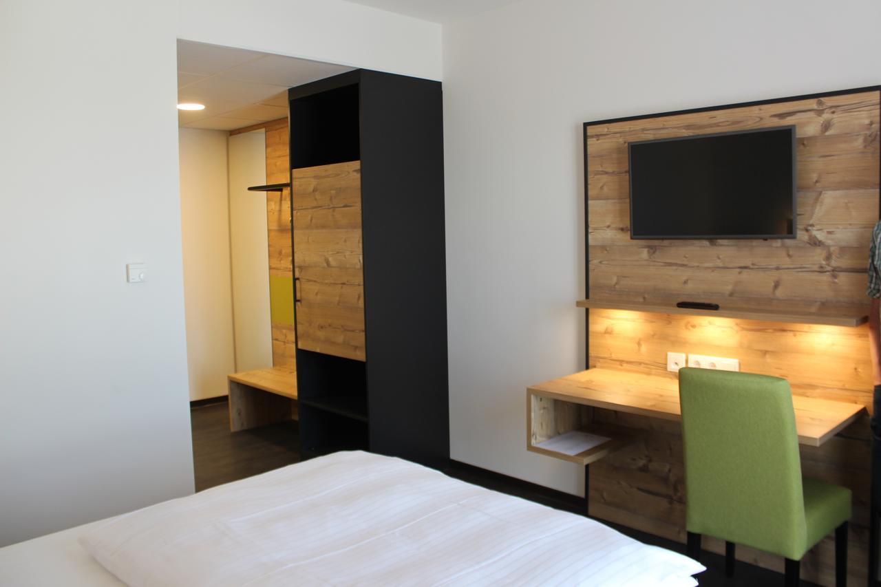 Alb Inn - Hotel & Apartments Мерклинген Экстерьер фото